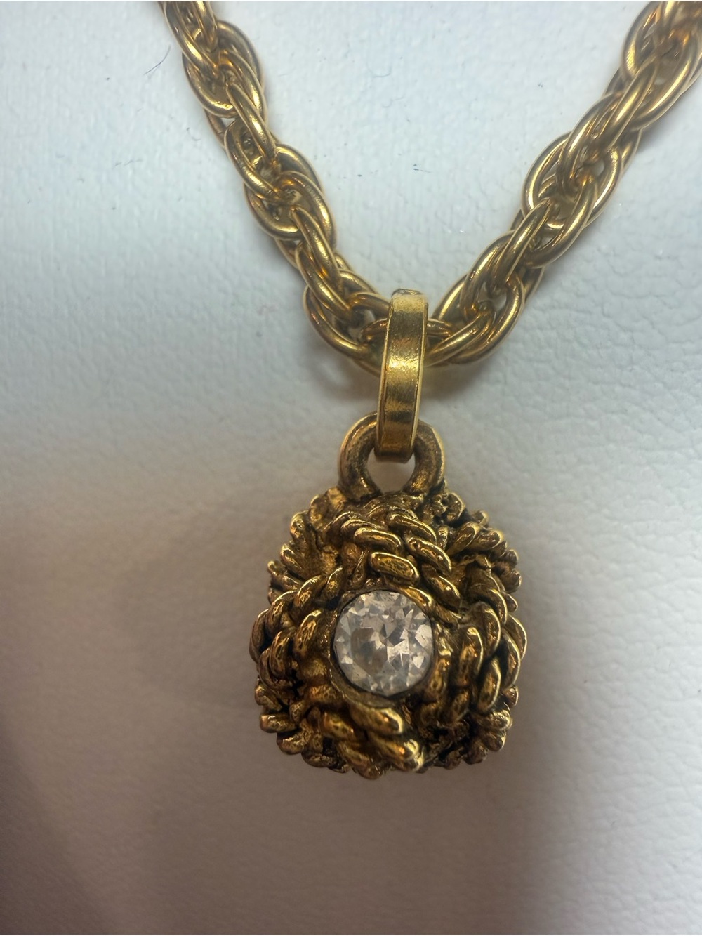 Chanel knot Gold Rope Chain Necklace with Crystal Pendant - Women Jewelry’s - Picture 2 of 6